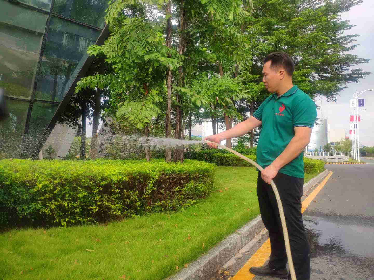 庭院綠化養(yǎng)護澆水